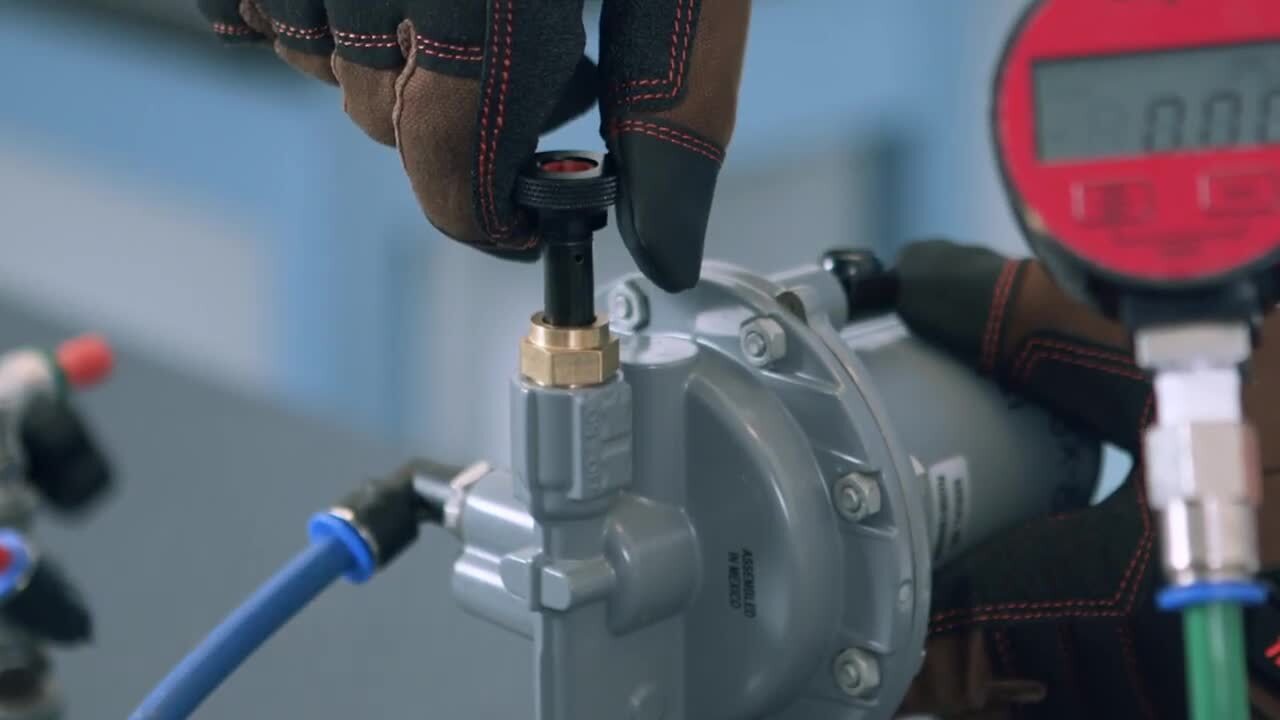 Fisher™ タイプ VSX スラムシャット概要、アニメーション、メンテナンス