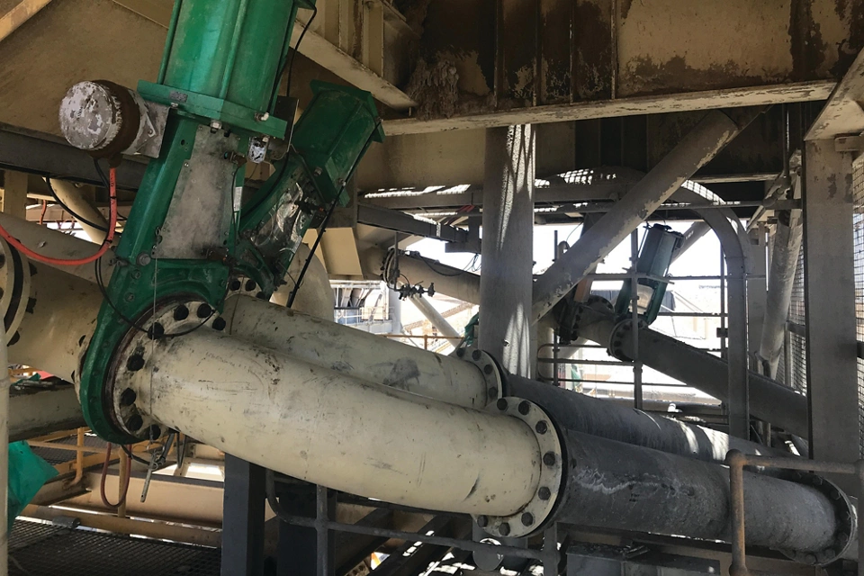 金鉱山業者、ナイフゲートバルブの新技術導入により生産量を向上