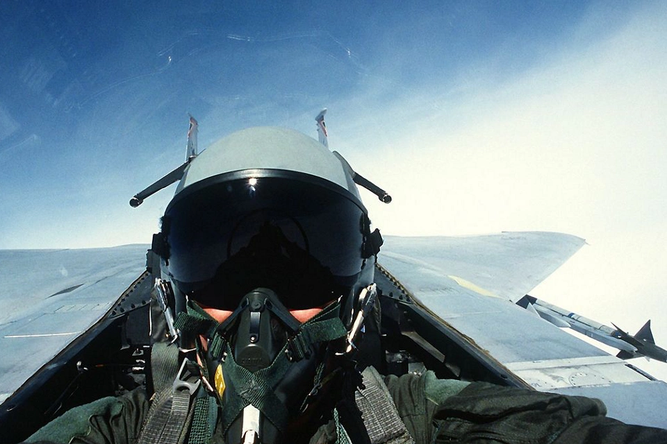 Raytheon 社は、NI SystemLink™を使用して製造における品質、信頼性、効率性を向上