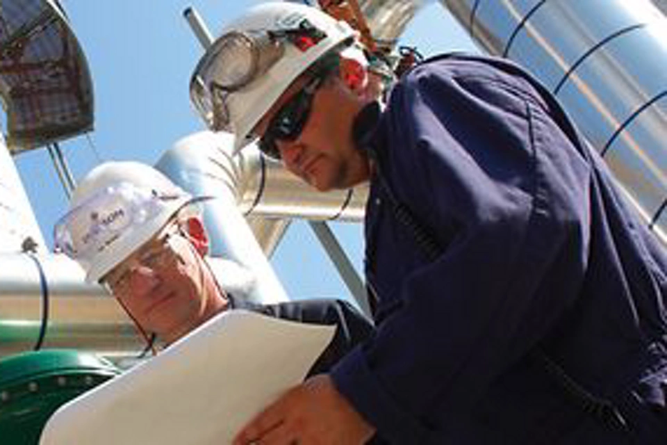 蒸留プロセスで正確なレベル測定を実現