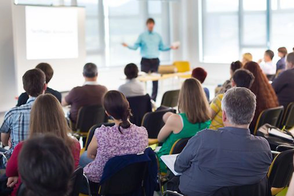 MSc Physics（物理学修士号）の学生が LabVIEW で学習を主導