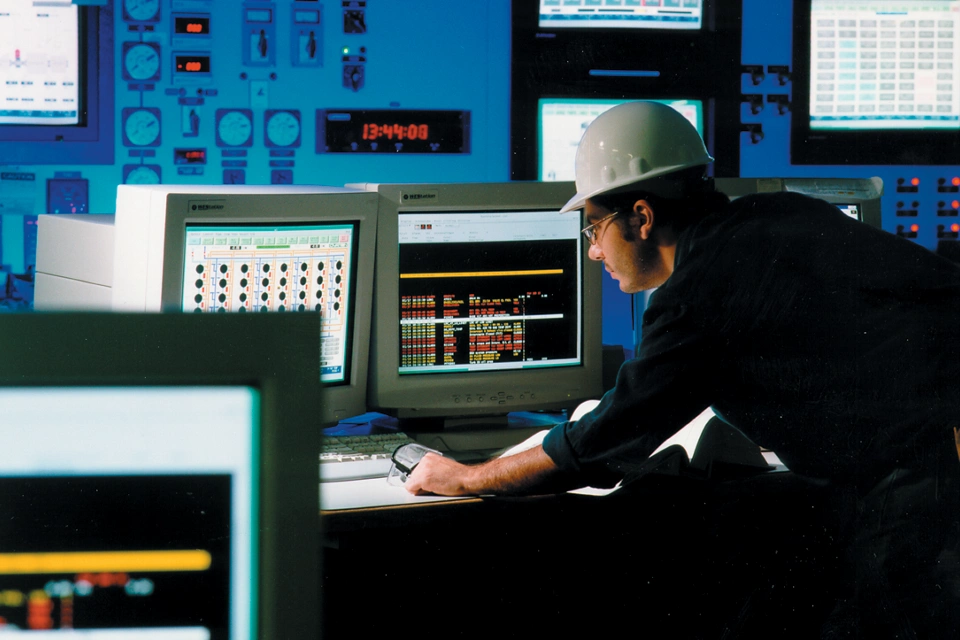 公益事業会社、信頼性を高めて稼働までの期間を 80% 短縮 