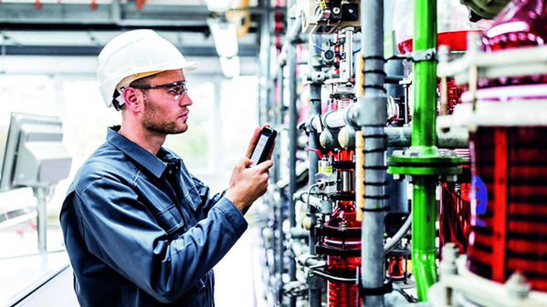 Engineer-inspecting-industrial-machinery-setup