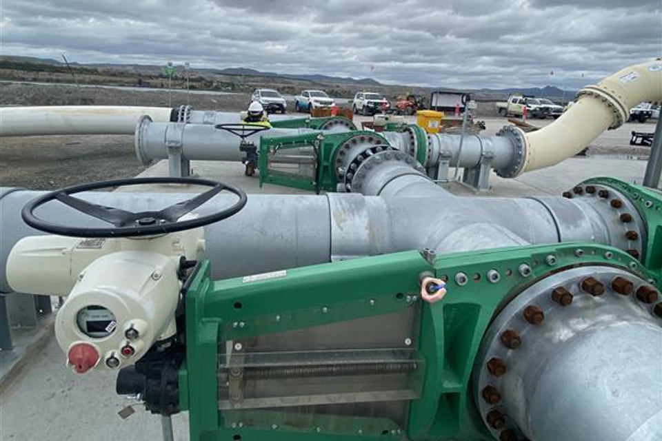 シビアサービス向けの新しいバルブ技術により、尾鉱の移設と鉱山寿命の延長を実現