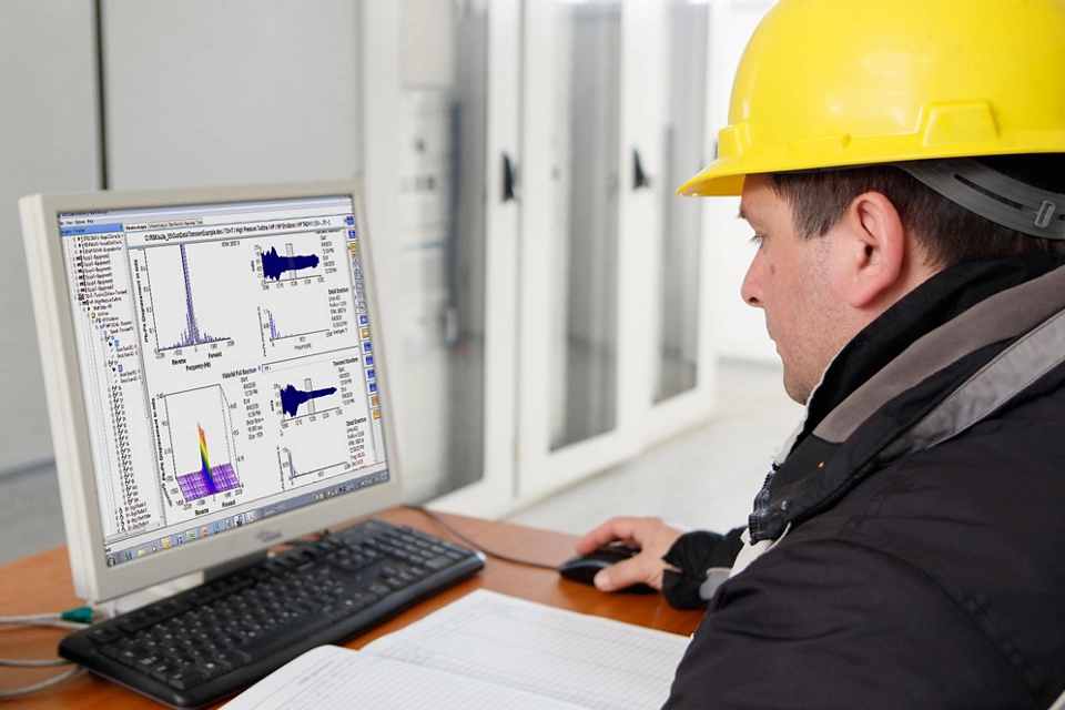 機器の健全性を診断するための振動解析