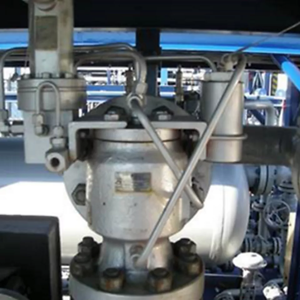 Anderson Greenwood™ 高圧リリーフバルブにより、3 つの LNG トレインでスループットを向上