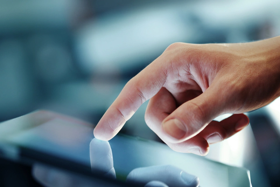 Lodestone とエマソン、ソーラーエネルギーを推進