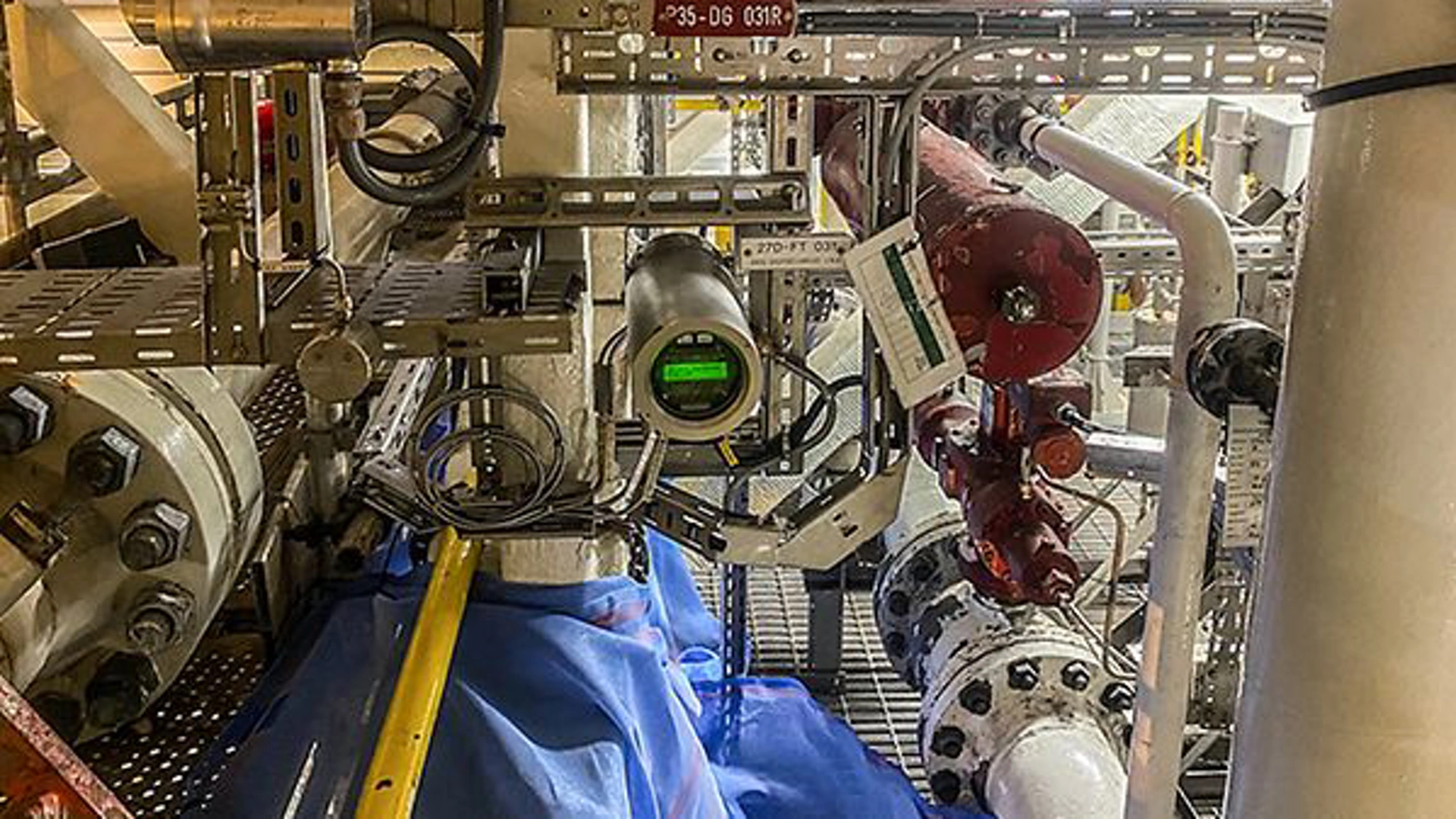 Non-intrusive gas flow measurement at injection wells on an offshore platform