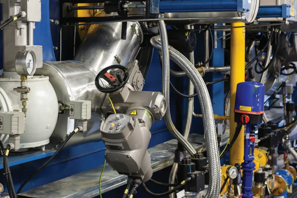 記事：制御バルブのフラッシングとキャビテーション