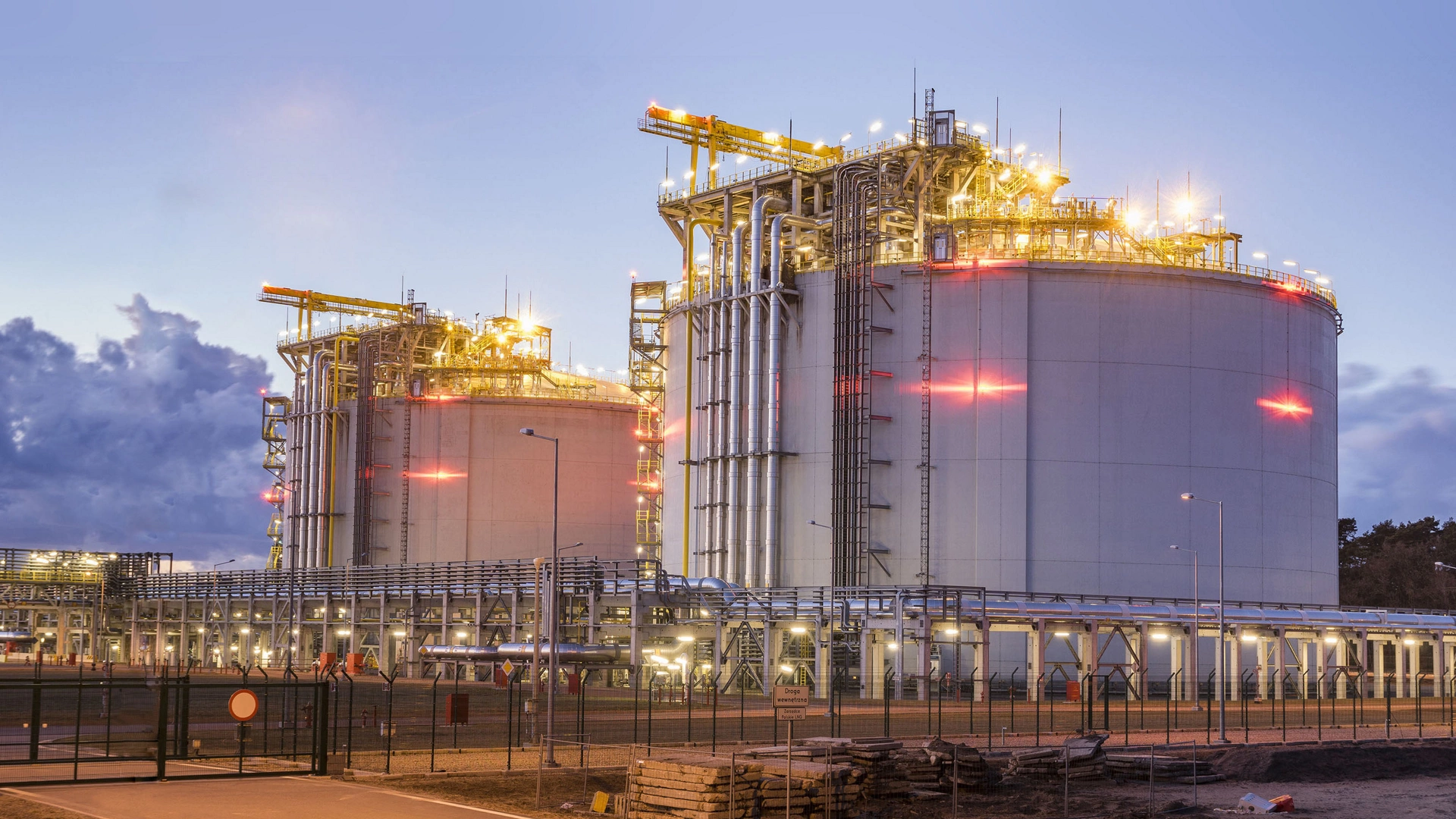 This is the main campaign image used for the Tank Gauging LNG campaign launched in May 2019.