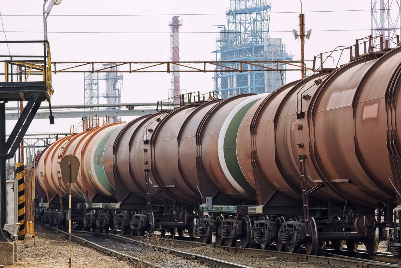 oil train wagons on oil refinery