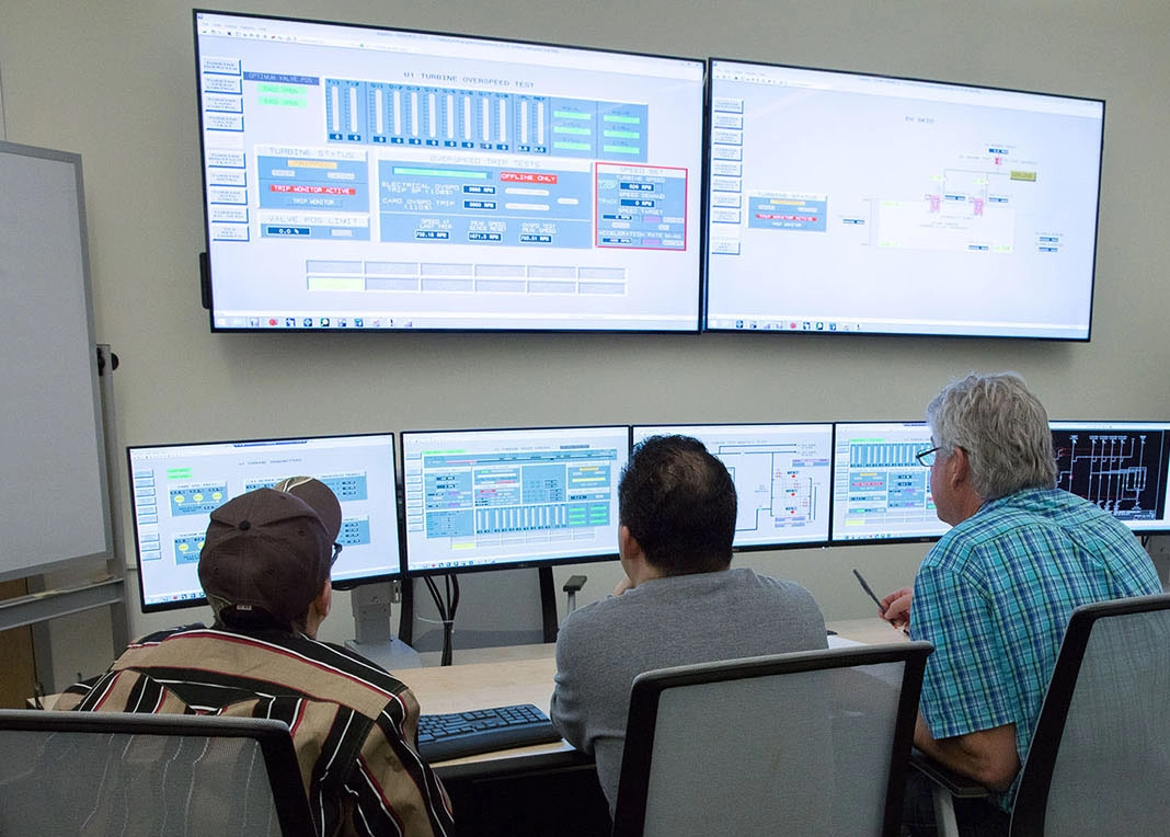 Clients using Emerson products and software run tests on their new equipment in the learning center at Emerson.

Company visit to Emerson Automation Solutions division in Pittsburgh, PA.