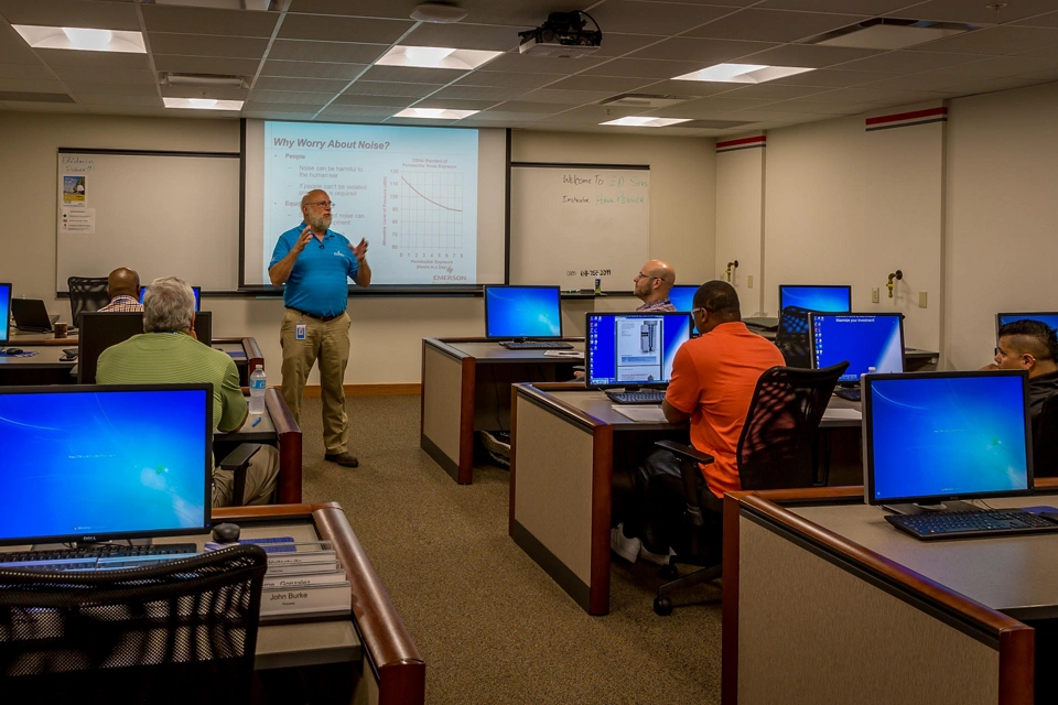 トレーニングおよび教育