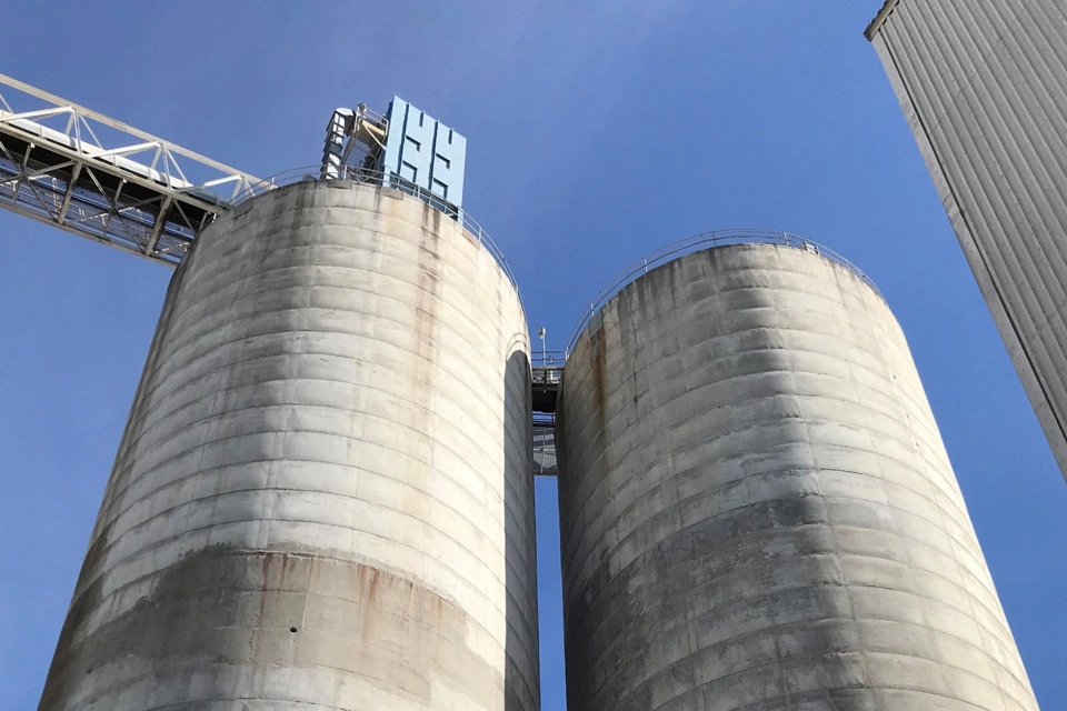 石炭火力発電所の石炭バンカー内のレベル測定