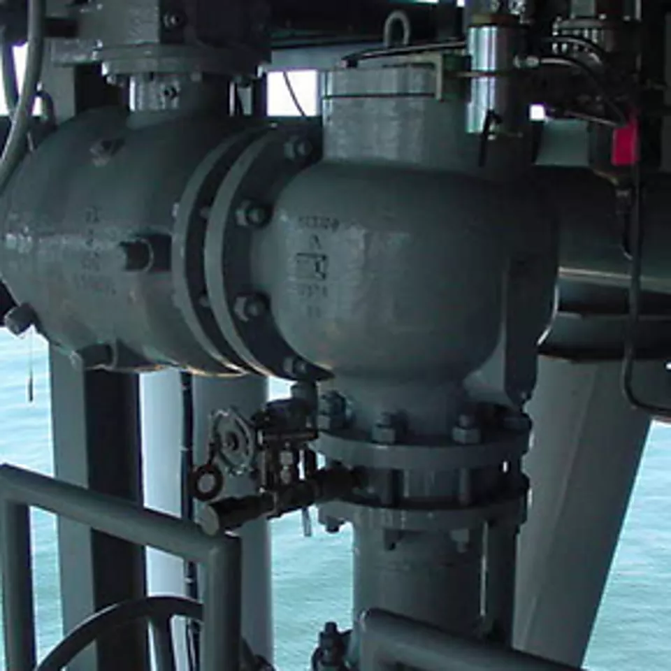 LNG 施設による、フュージティブエミッション基準遵守の圧力リリーフバルブを使用した環境への配慮