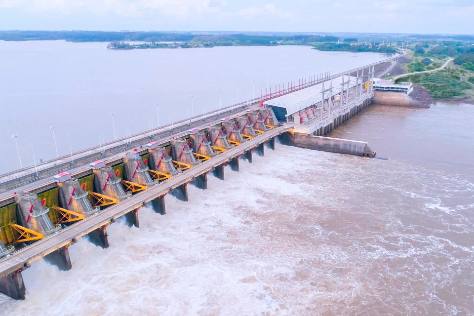 改修と再生可能エネルギーにより、グリッドのスマート化とサステナビリティを促進