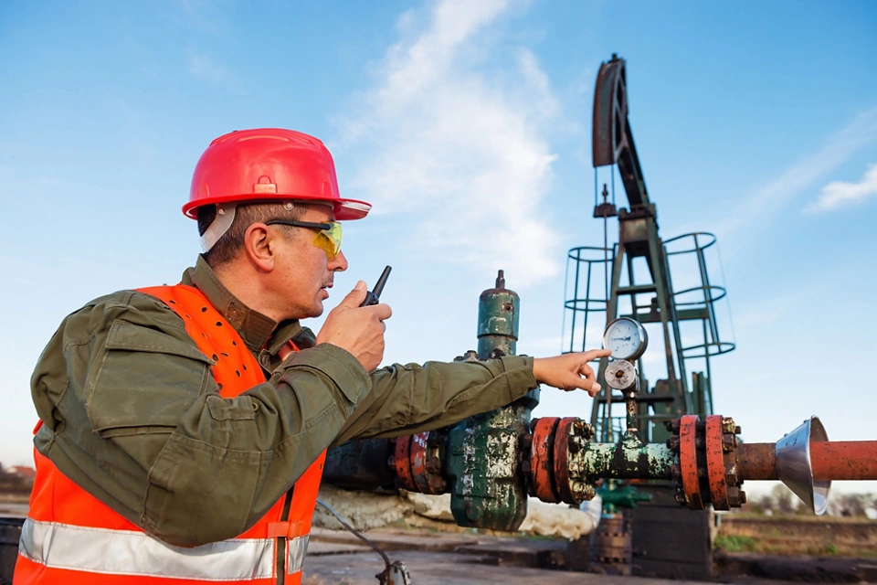 レーダーレベル計を設定できる新しいモバイルアプリは、正確なタンクを安全に維持することを支援します