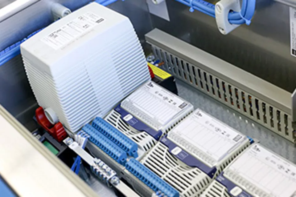 NEC 証明書を備えたリモート I/O クラス I、Div 1 システム