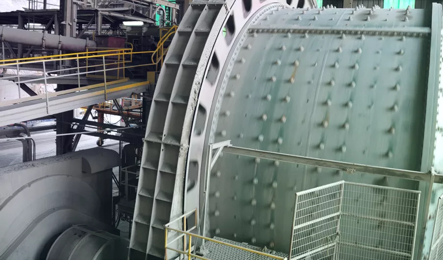 Newmont のチームとエマソンが協力し、ペルーの金採掘事業で独自の SAG ミル信頼性ソリューションを提供