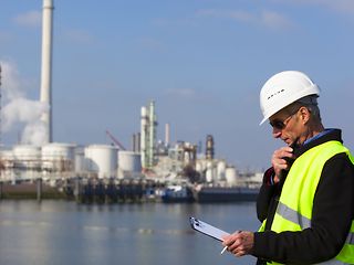 ブルー水素生産向けの溶媒吸収技術における温度制御の改善